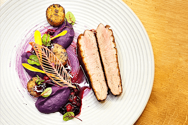 Libamell, ánizsos sütőtökpürével, sült cékla